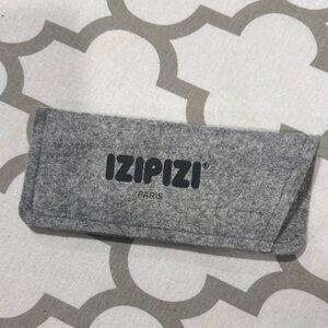IZIPIZI Gray Felt Glasses Case